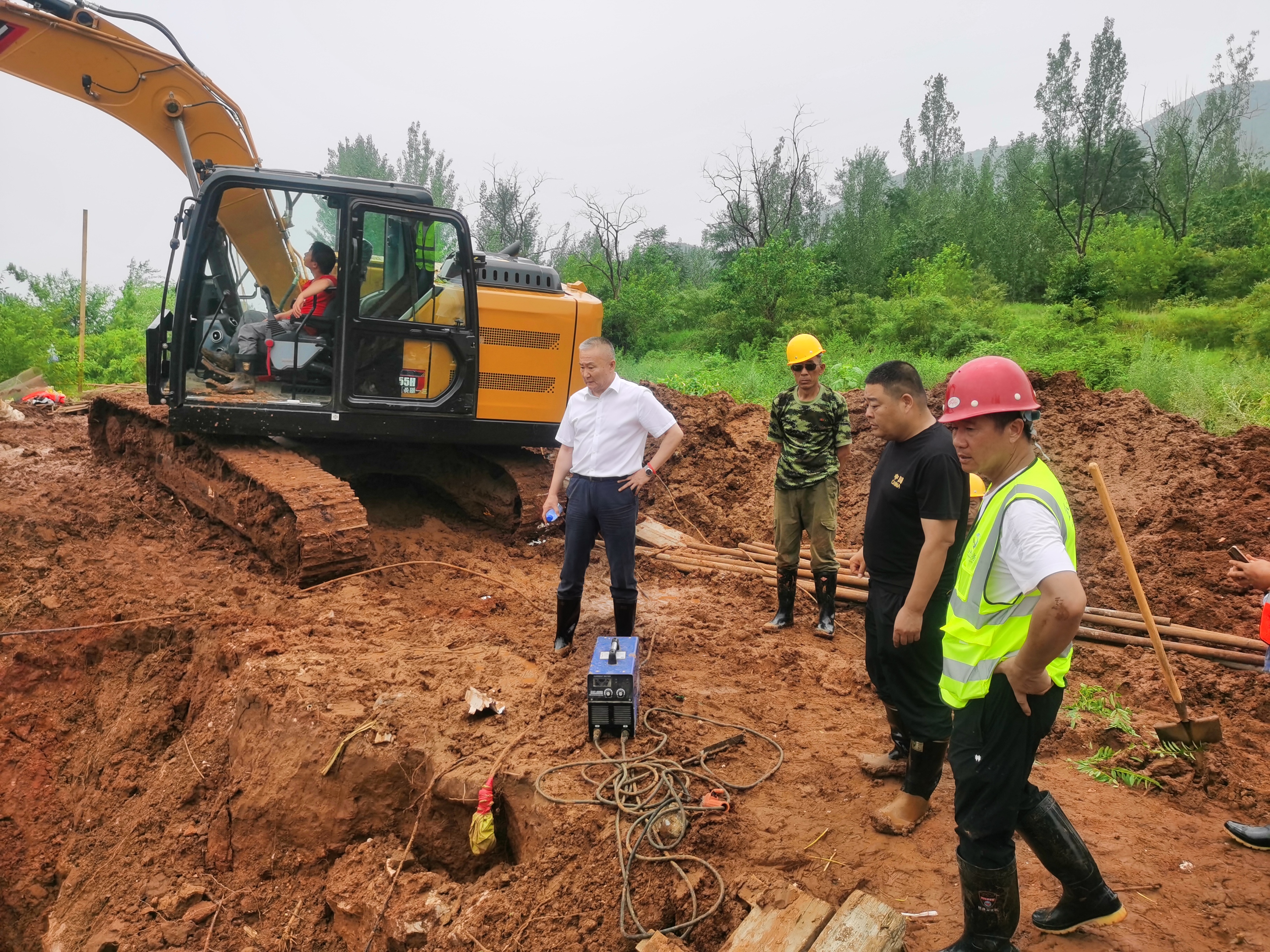 bv伟德官网集团领导班子成员 深入防汛一线检查慰问