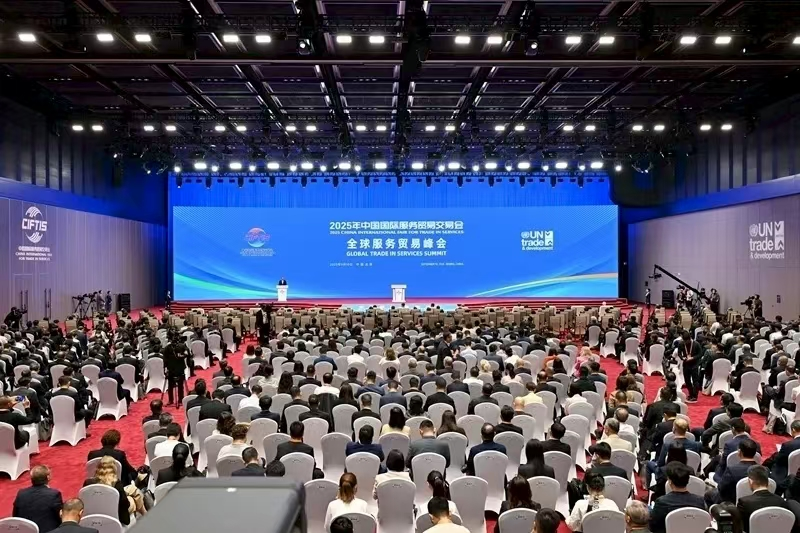 bv伟德官网集团主要领导出席服贸会峰会，展示“两园一河”发展新图景